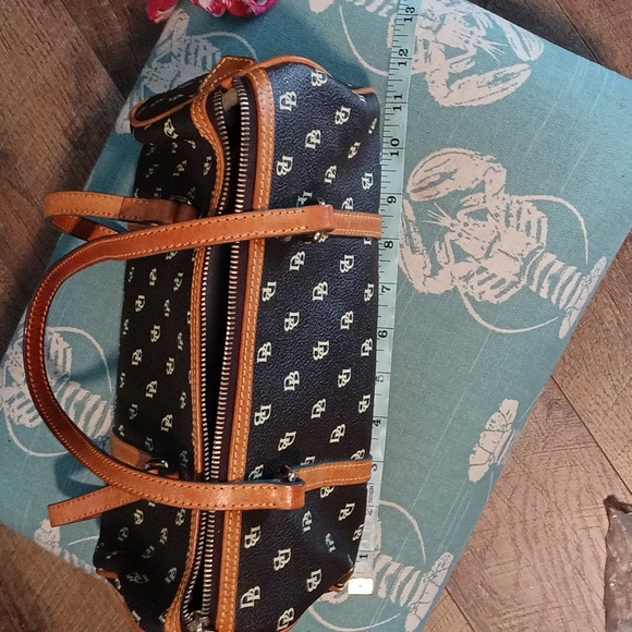 Dooney & Bourke Barrel Bag ❤️❤️❤️ - Picture 16 of 16